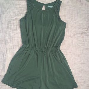 Kohl’s green romper never worn